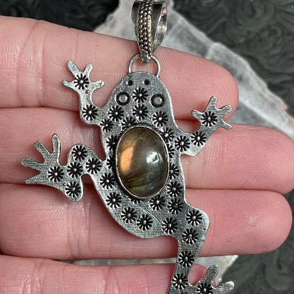 Frog Labradorite Pendant Gemstone Crystal Jewelry - Picture 3 of 6